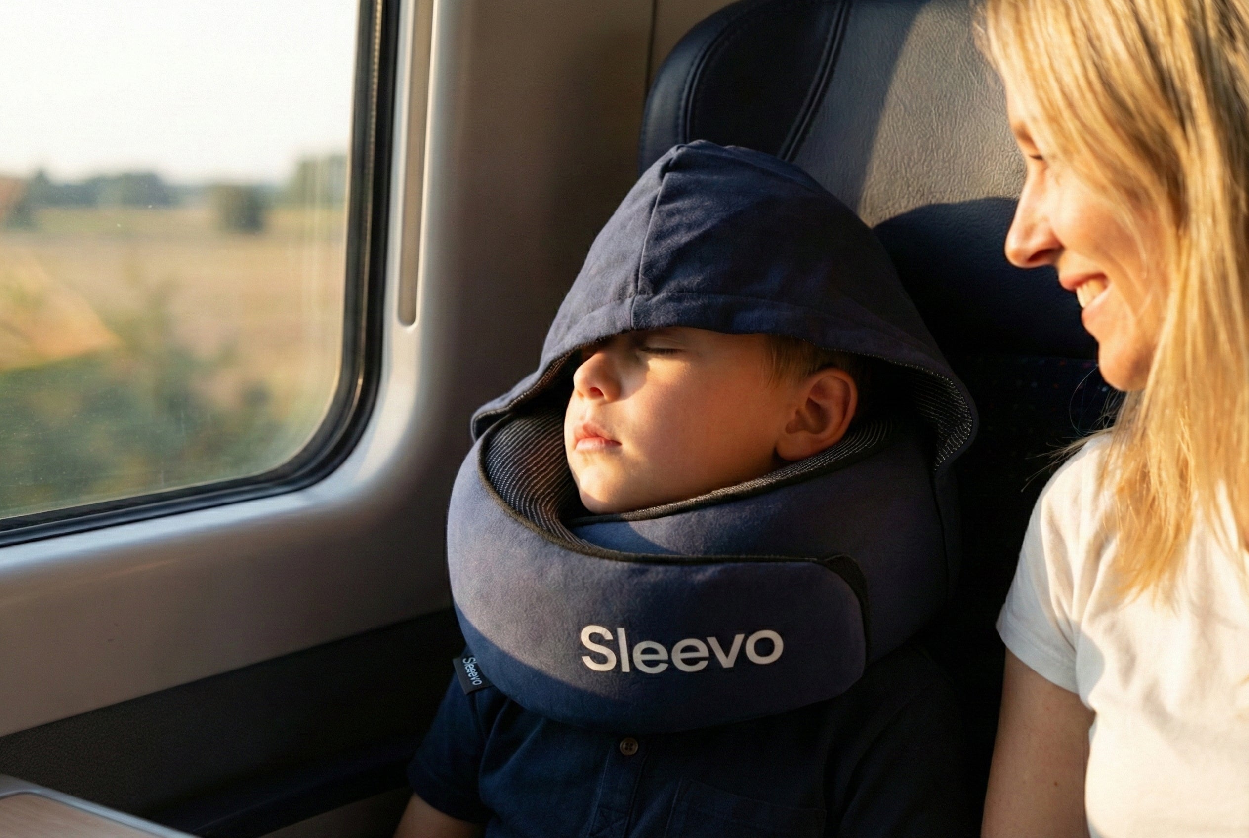 Sleevo Kinder Nackenkissen mit Kapuze